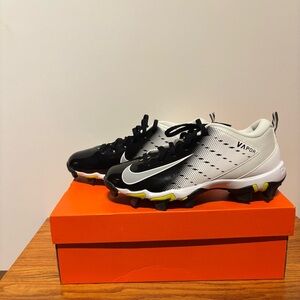 Nike Vapor Untouchable Black and White Sz 6Y Football Cleats